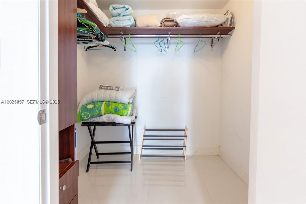 485 Brickell Ave , Unit 2006, Miami, FL 33131 Photo