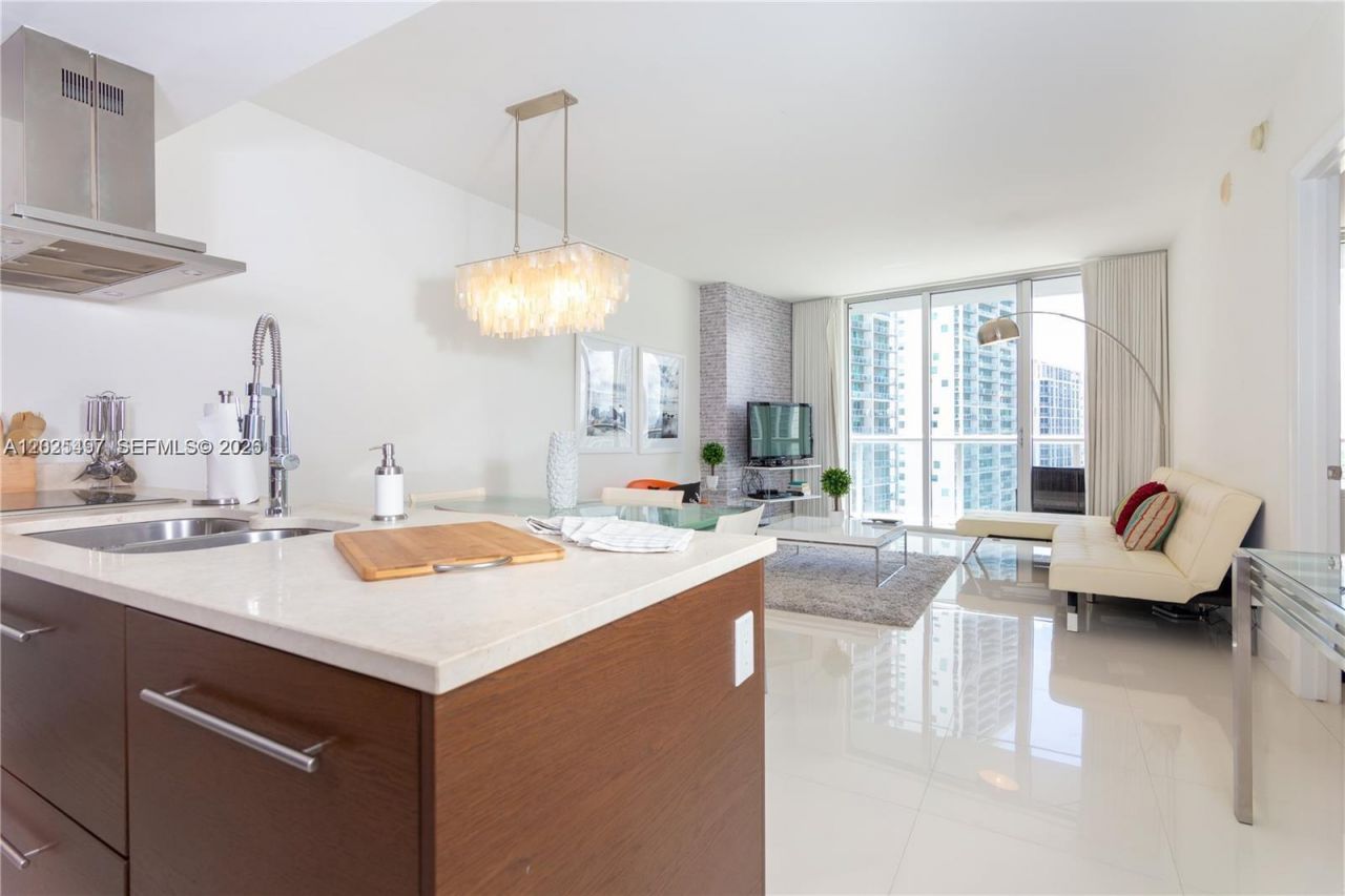 485 Brickell Ave , Unit 2006, Miami, FL 33131 Photo