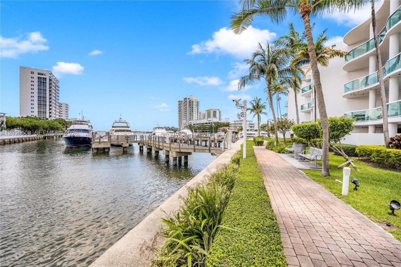 7900 Harbor Island Dr , Unit PH14, North Bay Village, FL 33141 Photo