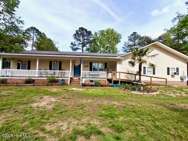 11 Fayetteville Road, Elizabethtown, NC 28337