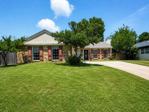 3905 Dogwood Court , Fort Worth, TX 76137
