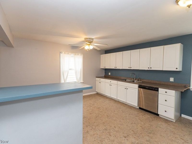 9326 Ackley Road, Parma Heights, OH 44130 Photo 12