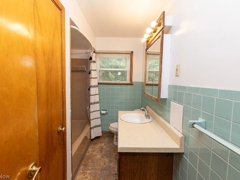 9326 Ackley Road, Parma Heights, OH 44130 Photo 13