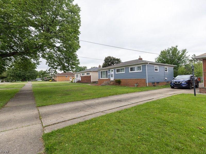 9326 Ackley Road, Parma Heights, OH 44130 Photo 3