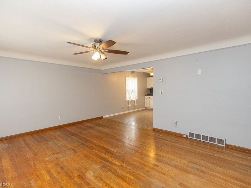 9326 Ackley Road, Parma Heights, OH 44130 Photo 4
