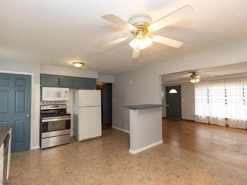 9326 Ackley Road, Parma Heights, OH 44130 Photo 8