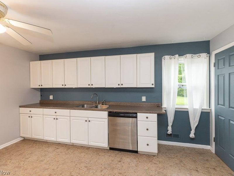 9326 Ackley Road, Parma Heights, OH 44130 Photo 9