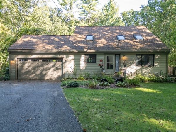 5 Wheeler St, Pepperell, MA 01463
