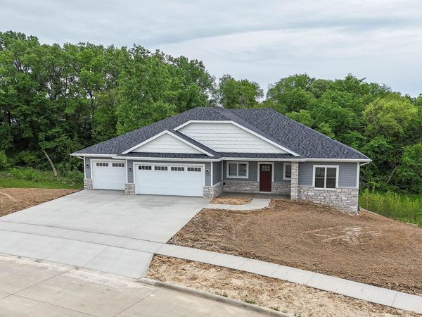 1374 Cedar Trail Drive, Dubuque, IA 52003
