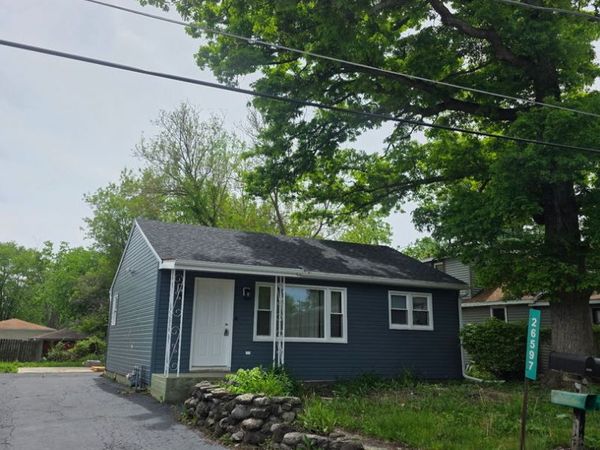 26597 W maple Street , Antioch, IL 60002