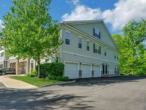 909 Brook Hollow Dr, Hanover, NJ 07981