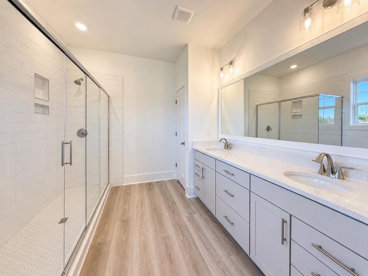 2033 Meadowood Ln. Photo 4
