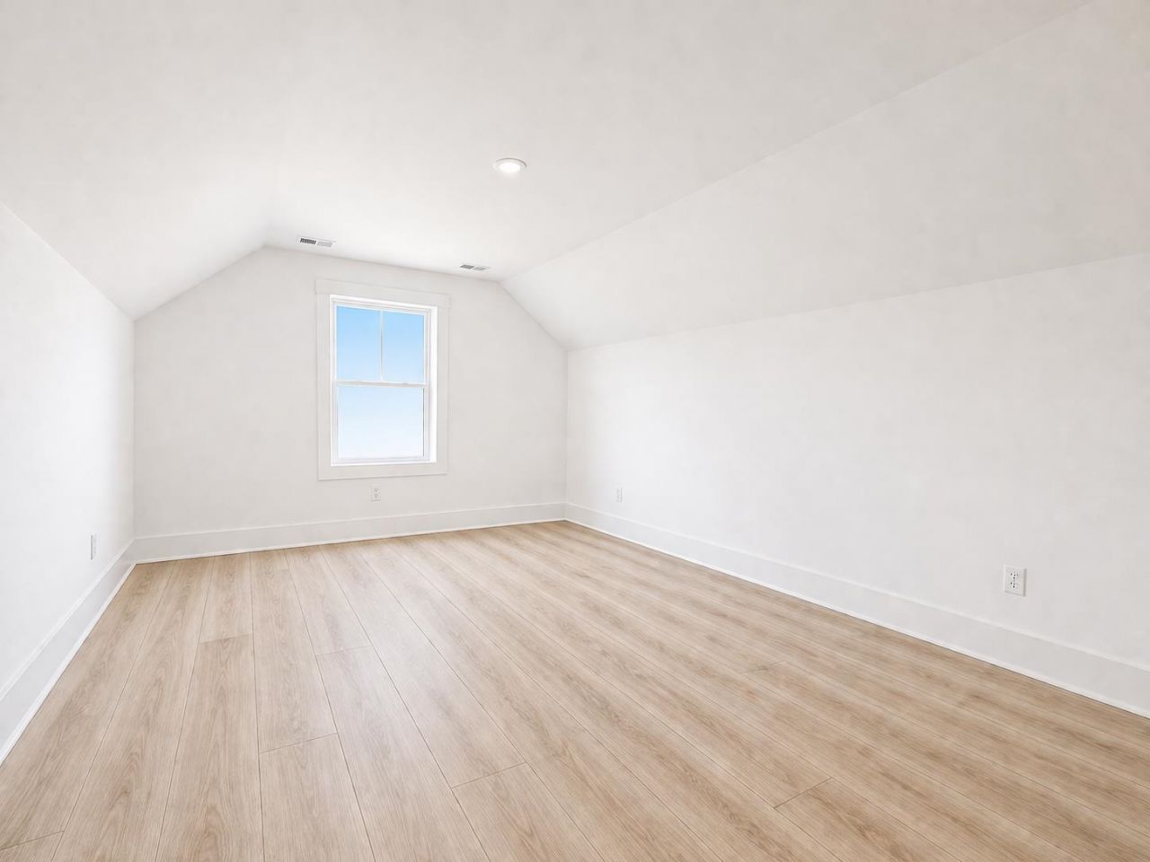 2033 Meadowood Ln. Photo 6