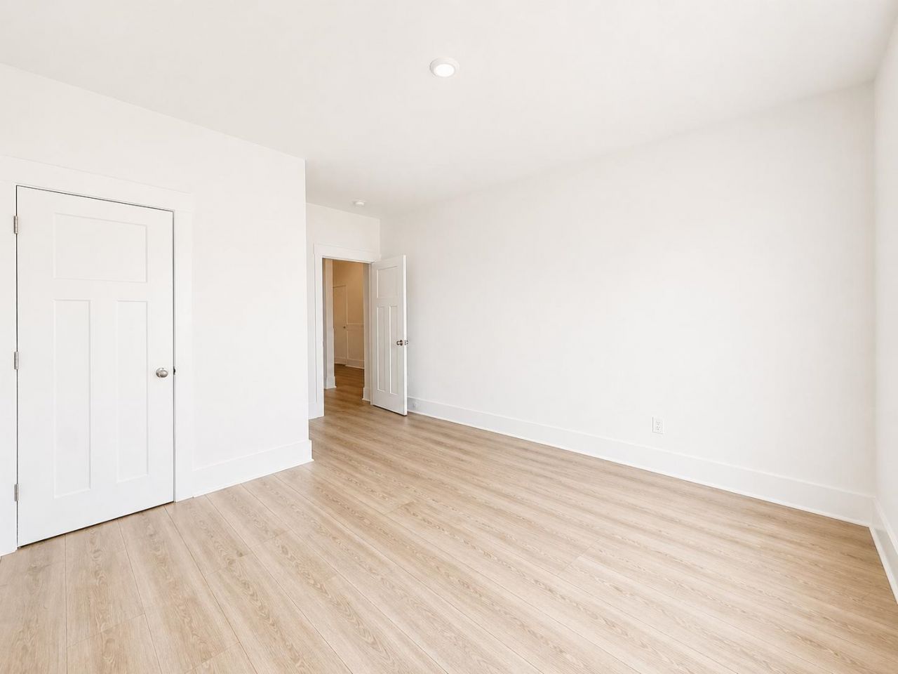 2033 Meadowood Ln. Photo 8