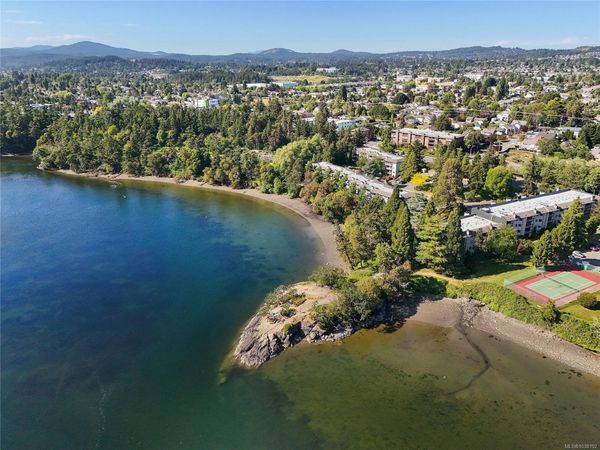 81 Gorge Rd W, Unit #105, Saanich, BC V9A 1L9