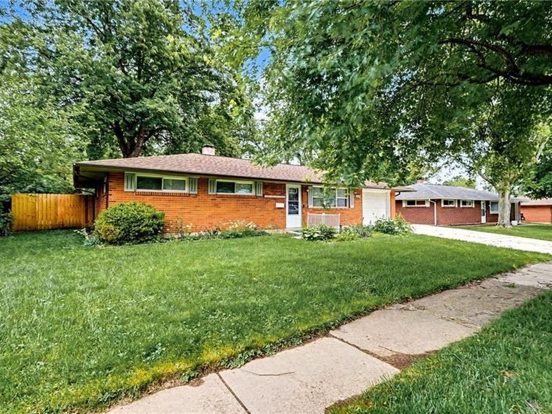 7090 Claybeck Drive, Huber Heights, OH 45424 Photo 2