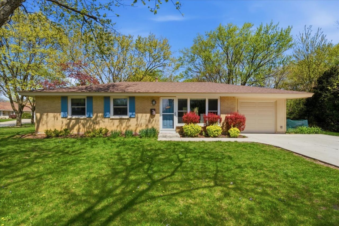 924 Bradford Lane, Schaumburg, IL 60193 Main Photo