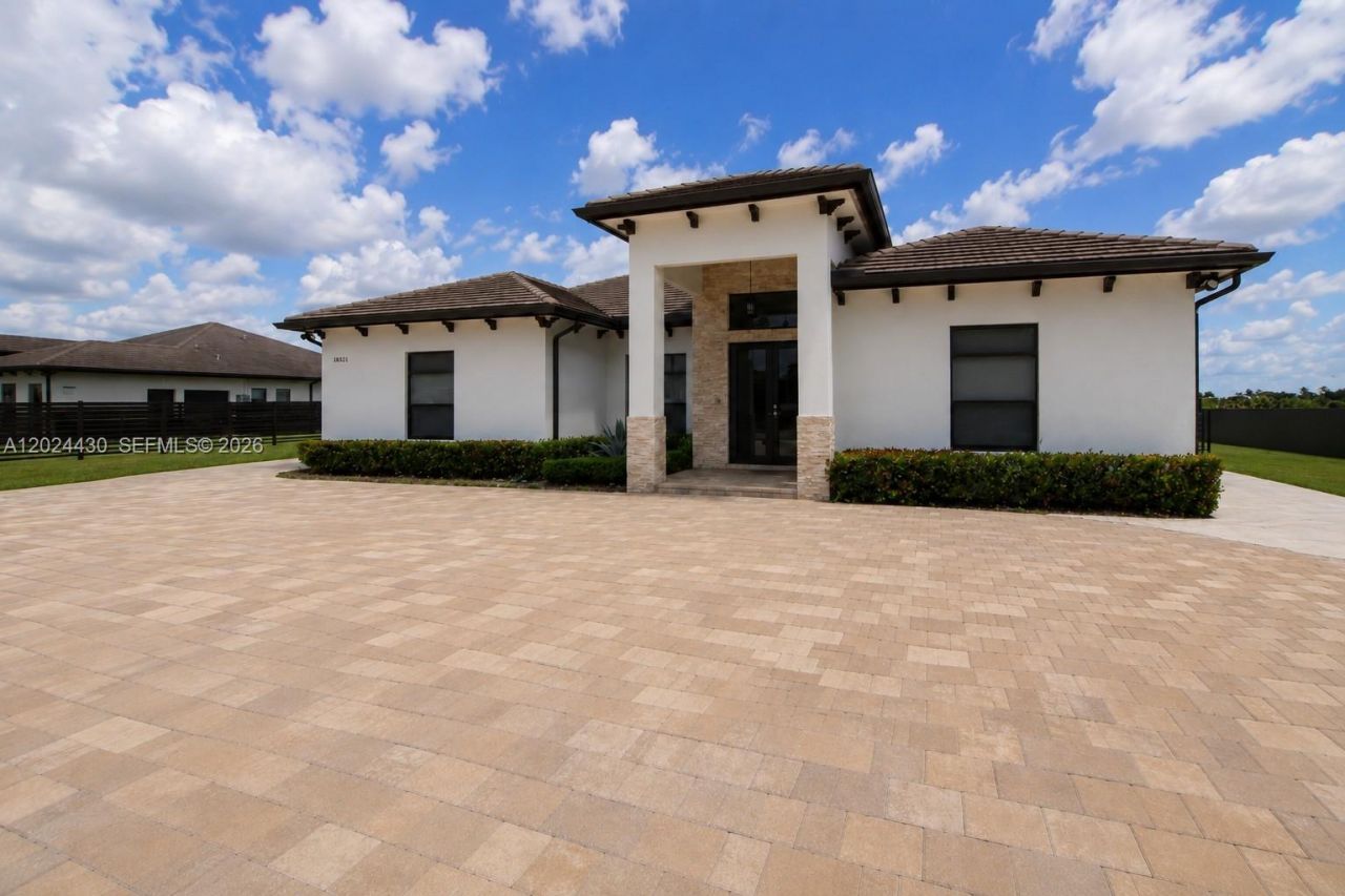 18321 SW 224th St , Miami, FL 33170 Photo