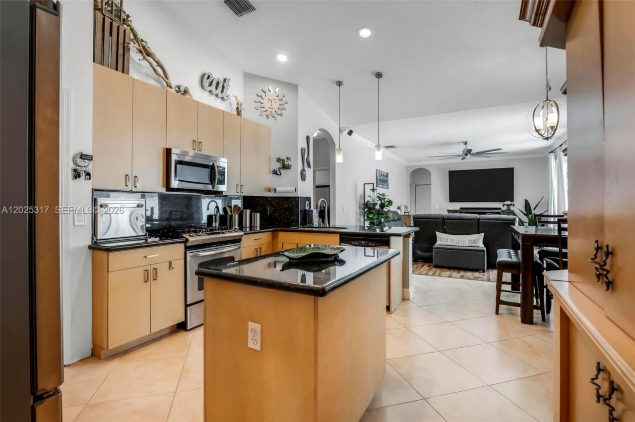 13404 NW 13th St, Pembroke Pines, FL 33028 Photo