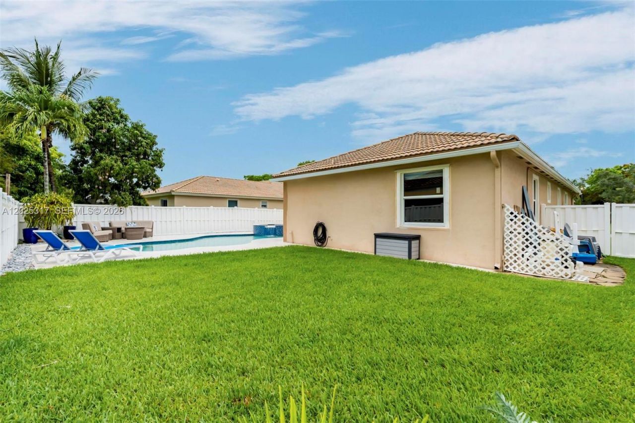 13404 NW 13th St, Pembroke Pines, FL 33028 Photo