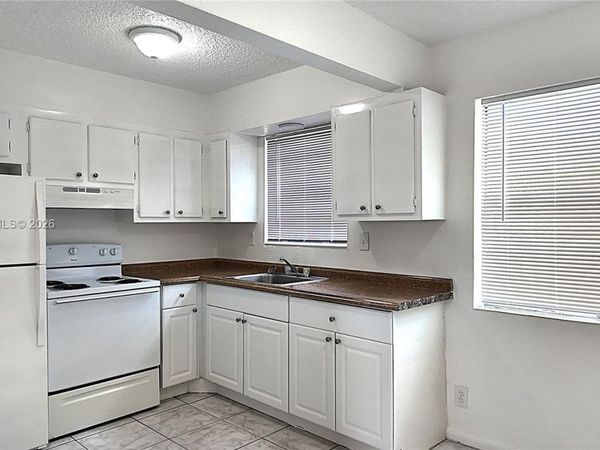 31 SE 2nd Ave , Unit 203, Hallandale Beach, FL 33009