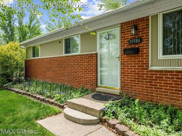 15586 Oakbrook Street, Romulus, MI 48174