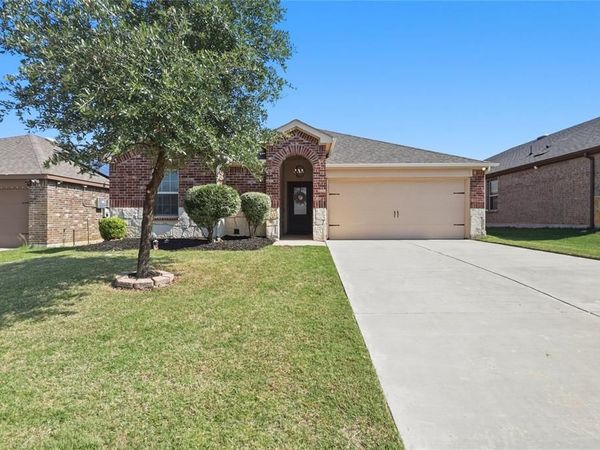 945 Alton Drive, Aubrey, TX 76227