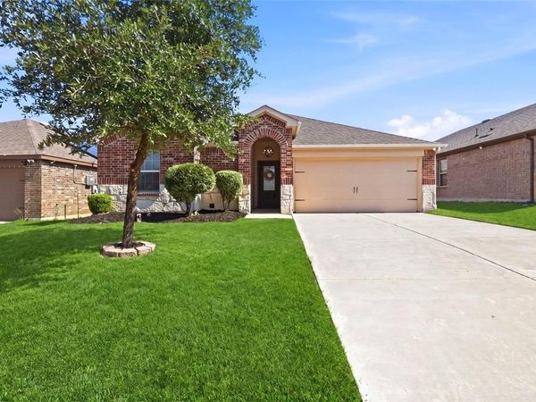 945 Alton Drive, Aubrey, TX 76227