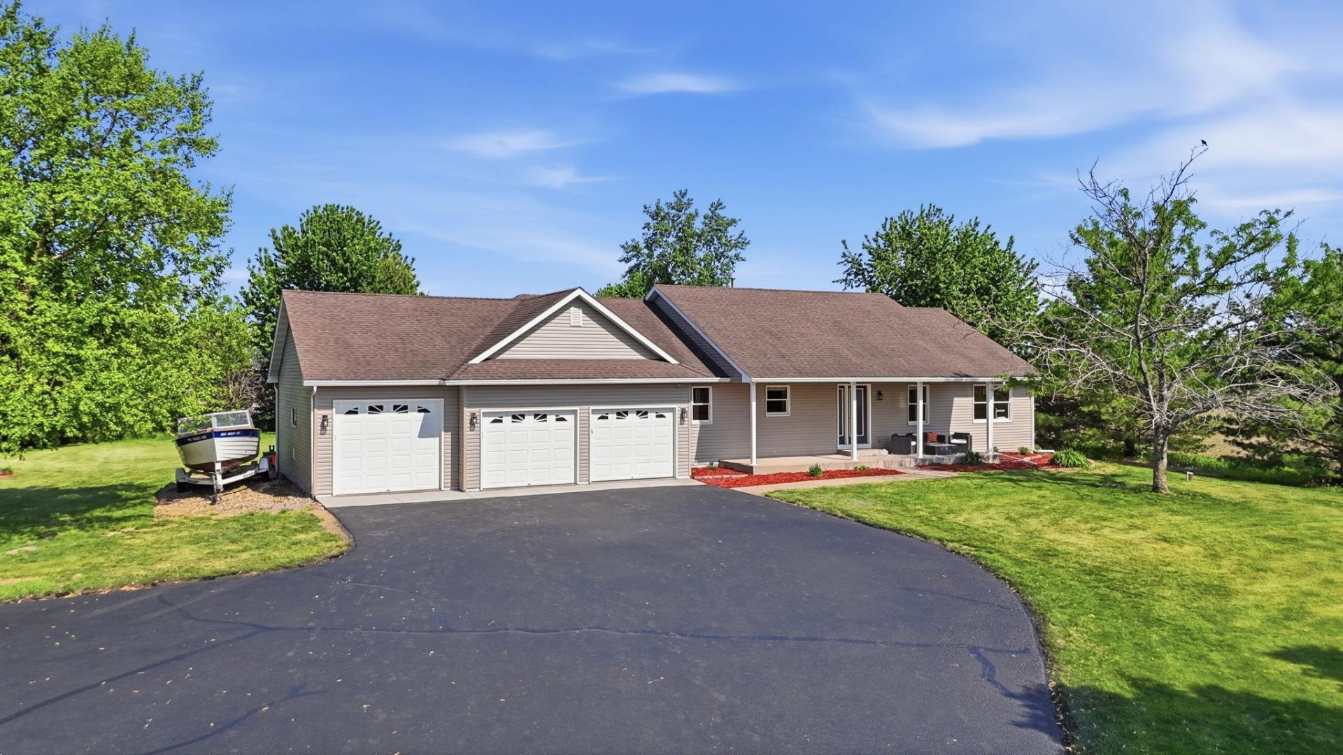 545 Kreuziger Road, Roberts, WI 54023