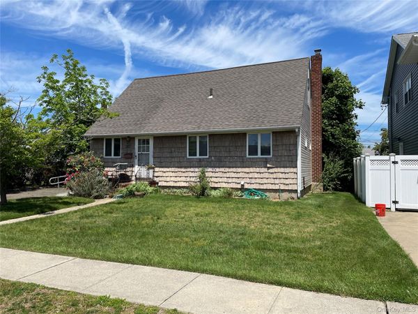 2043 Paddock Road , Seaford, NY 11783