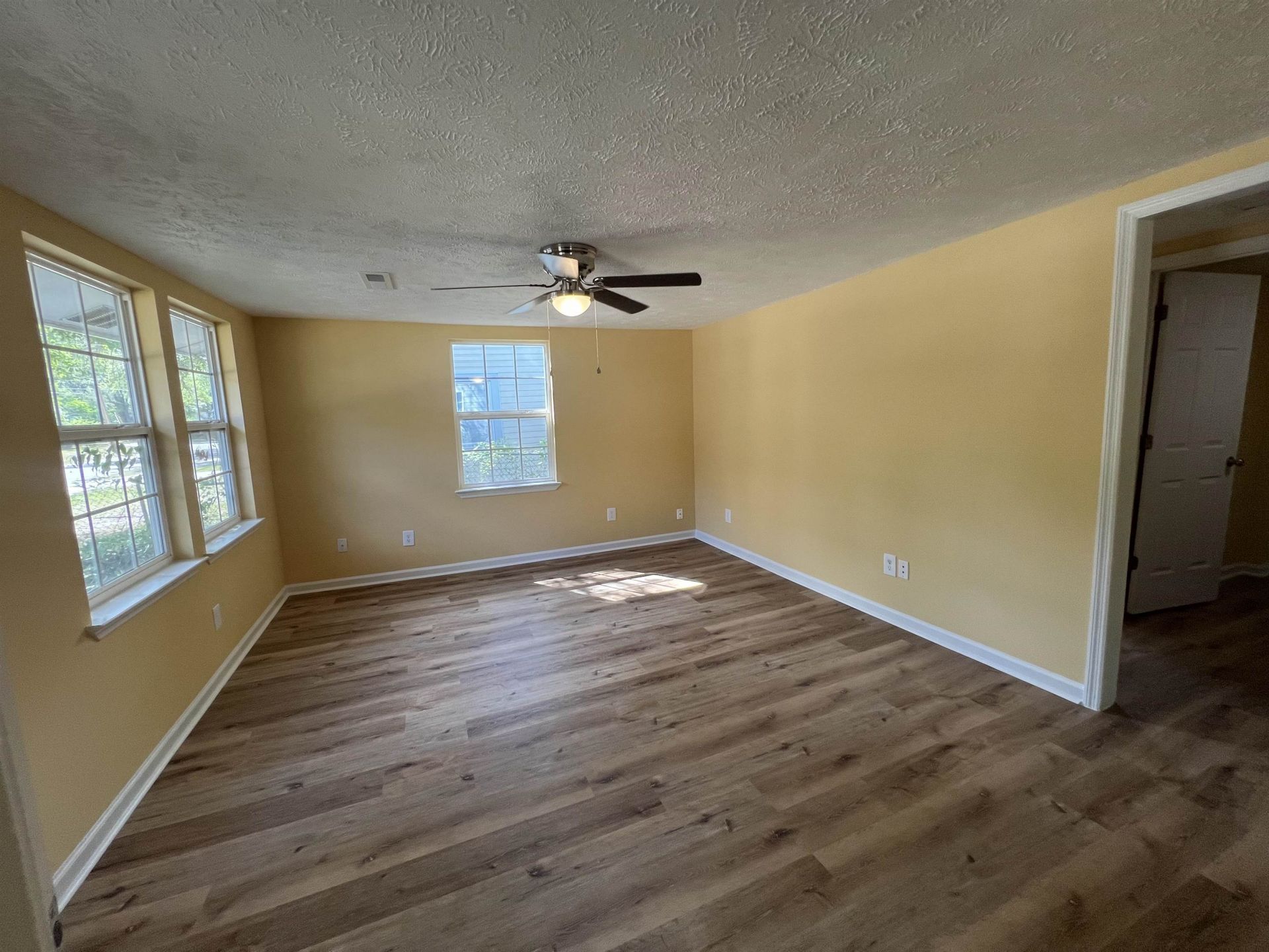 1714 Ward Circle  Photo 4