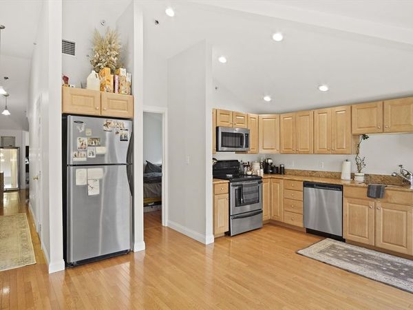 266 Essex St, Unit 6, Salem, MA 01970