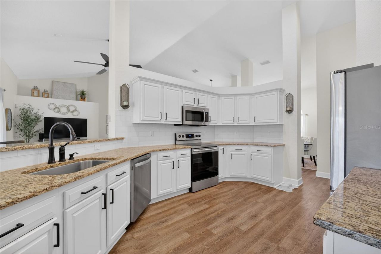 3903 SE 38th Loop, Ocala, FL 34480 Photo