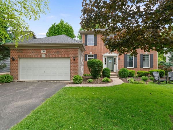 110 Saint Germain Place , St. Charles, IL 60175
