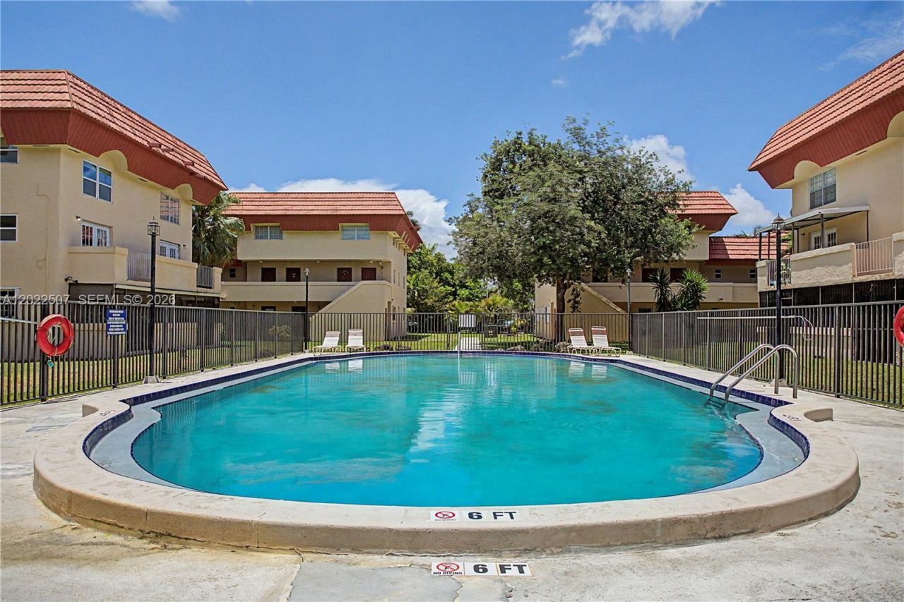 10901 N Kendall Dr , Unit 214, Miami, FL 33176 Photo