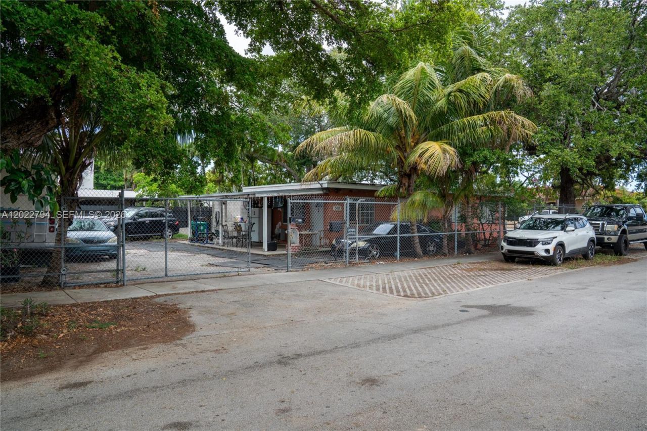 3401 NW 15th St , Miami, FL 33125 Photo