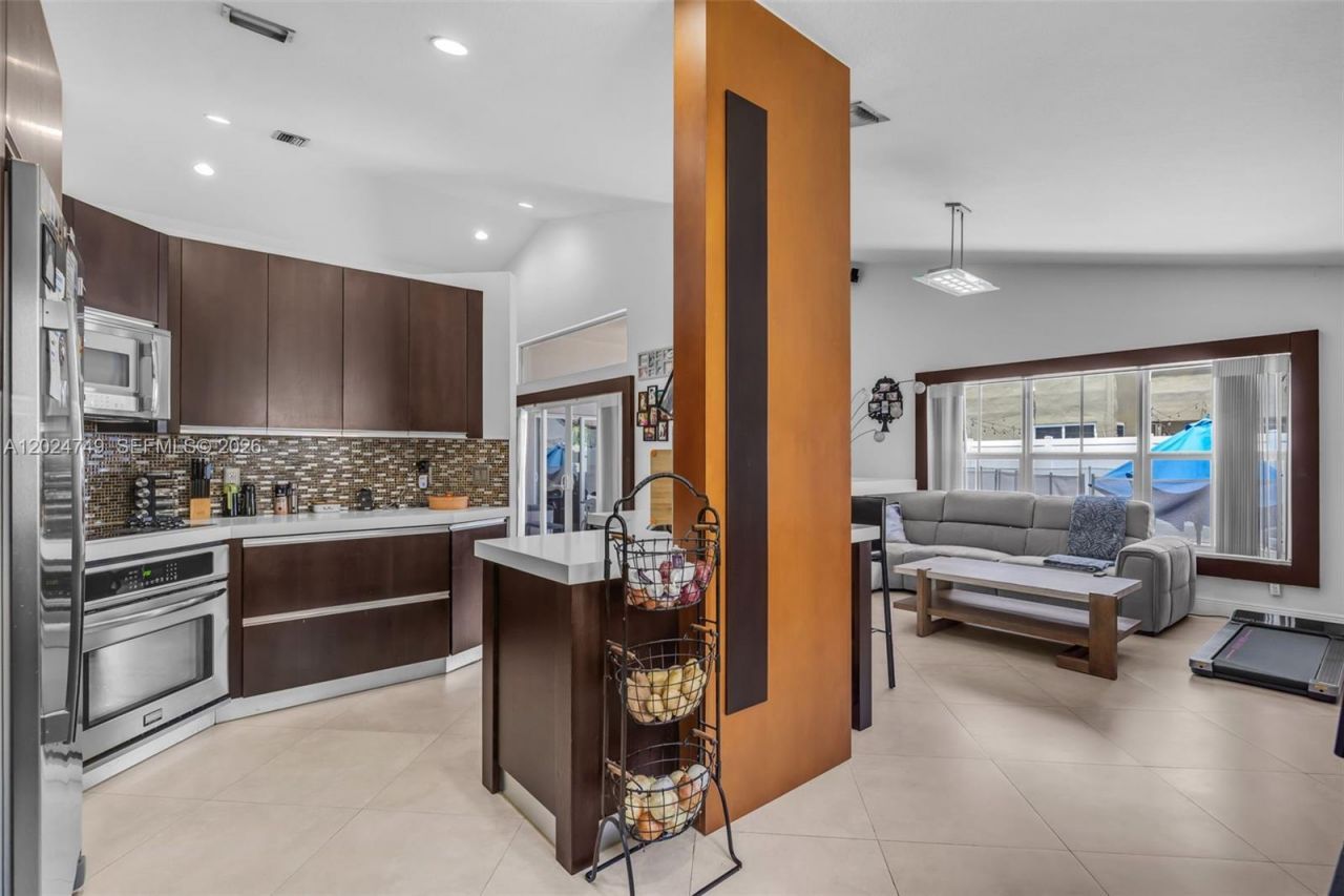 632 Carrington Ln, Weston, FL 33326 Photo
