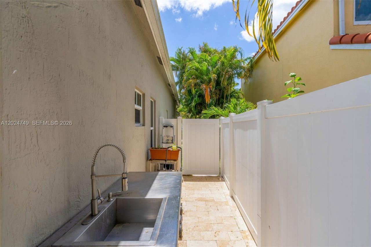 632 Carrington Ln, Weston, FL 33326 Photo