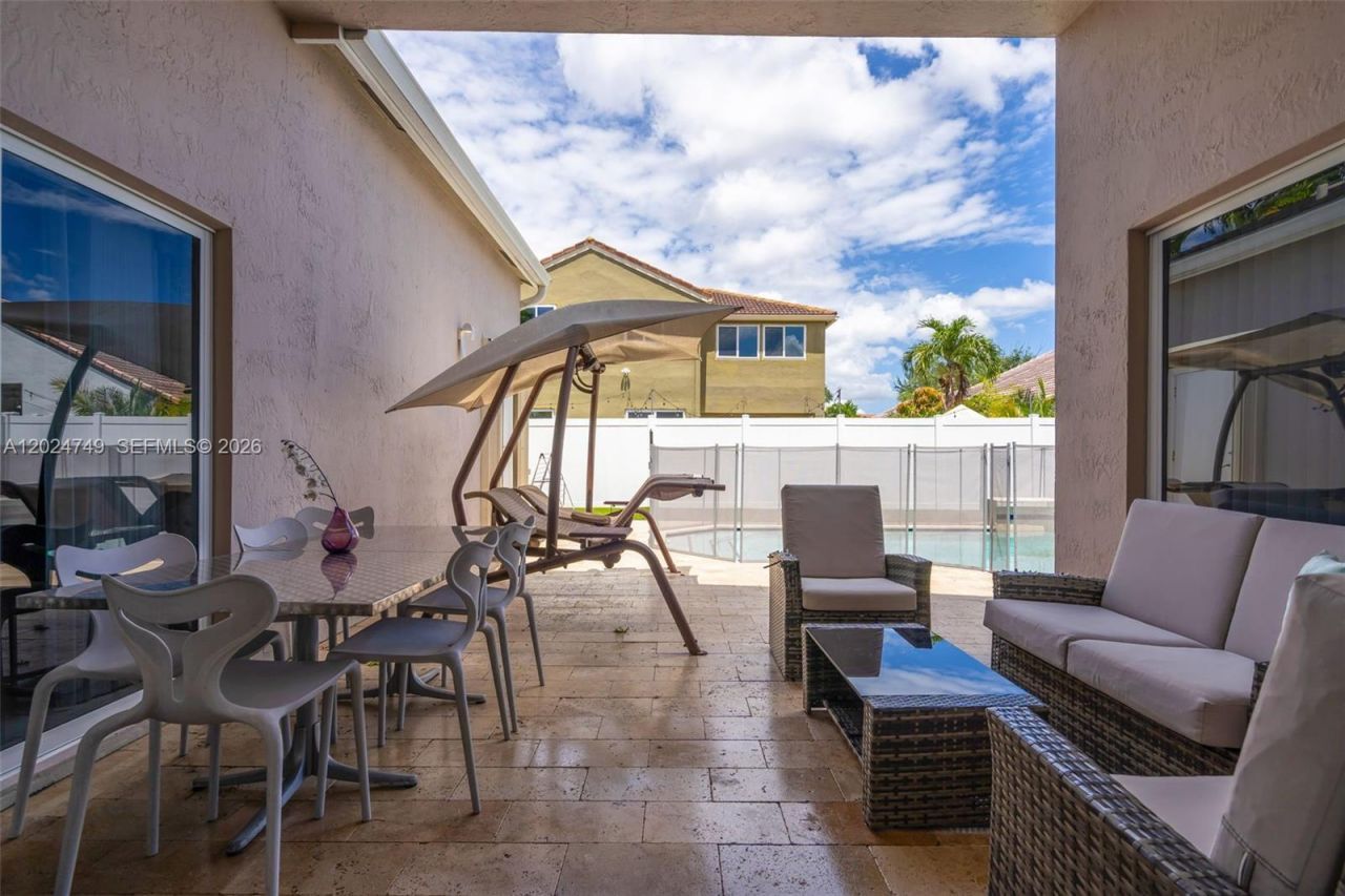 632 Carrington Ln, Weston, FL 33326 Photo