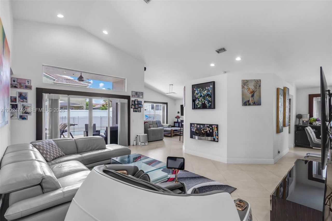 632 Carrington Ln, Weston, FL 33326 Photo