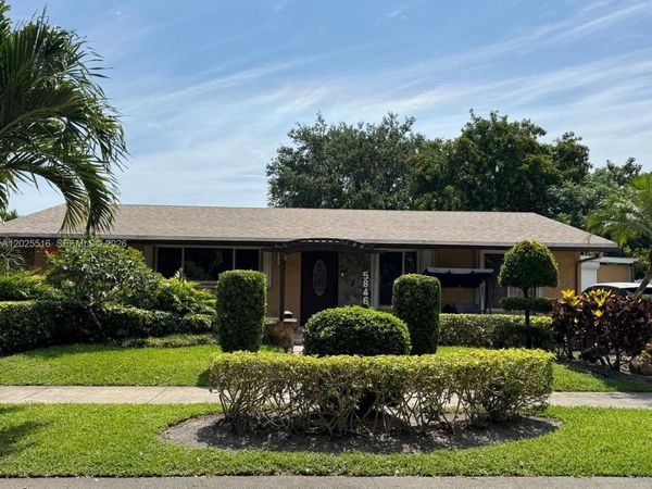 5844-5846 Pierce St , Hollywood, FL 33021