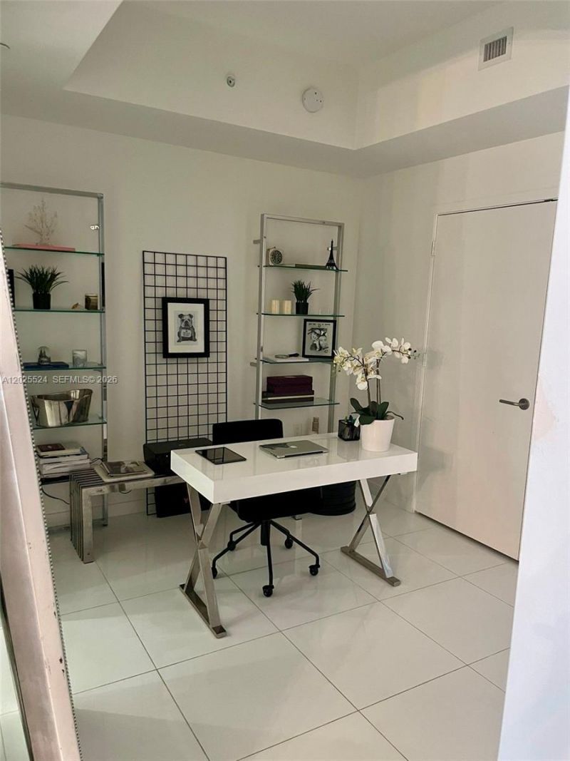851 NE 1st Ave , Unit 1808, Miami, FL 33132 Photo
