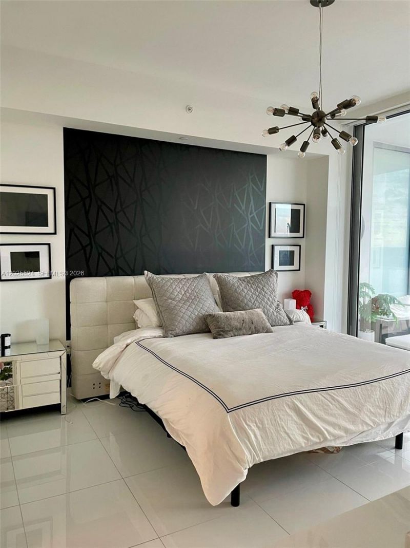 851 NE 1st Ave , Unit 1808, Miami, FL 33132 Photo