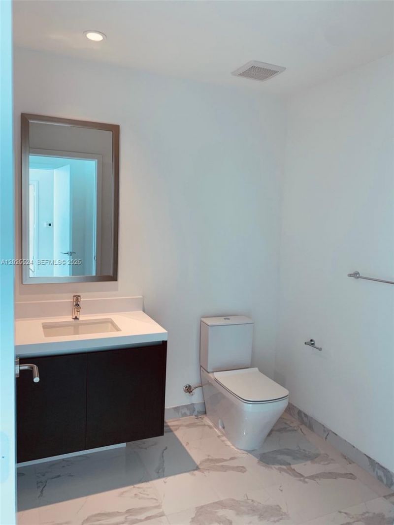 851 NE 1st Ave , Unit 1808, Miami, FL 33132 Photo