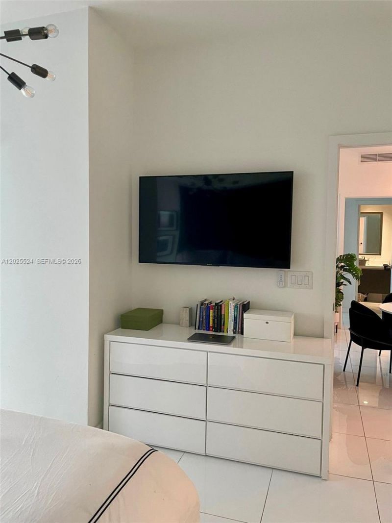 851 NE 1st Ave , Unit 1808, Miami, FL 33132 Photo