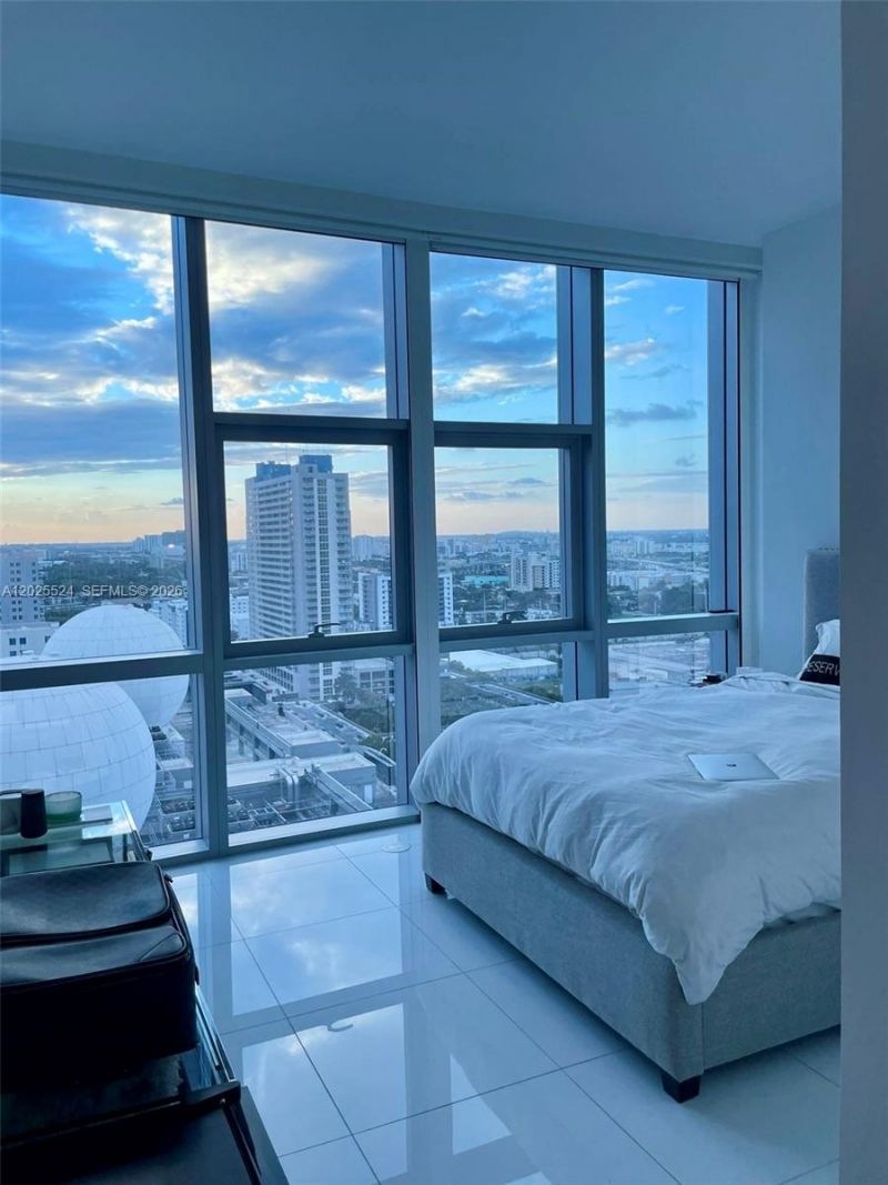 851 NE 1st Ave , Unit 1808, Miami, FL 33132 Photo