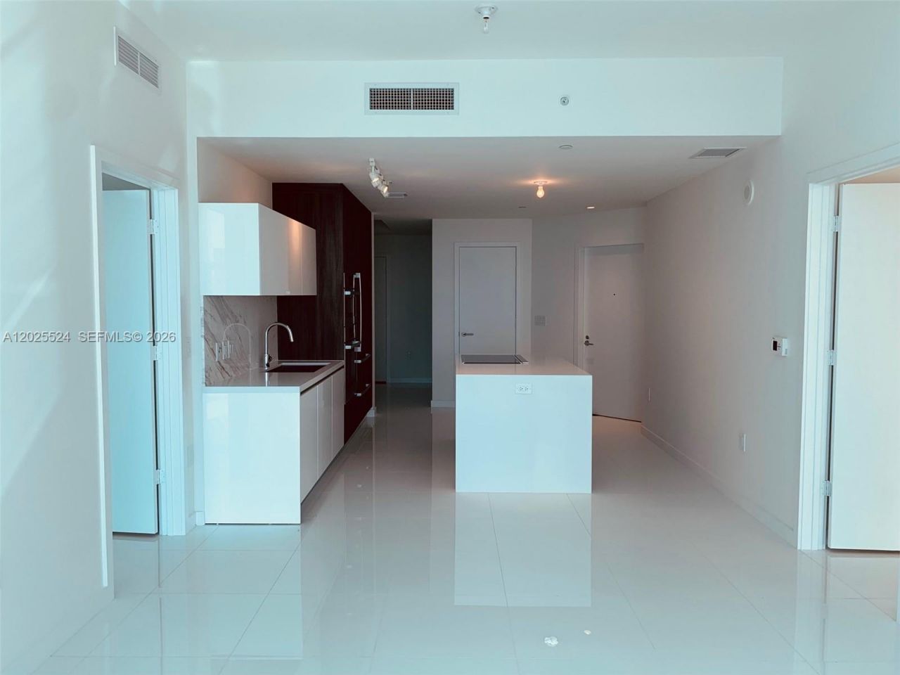 851 NE 1st Ave , Unit 1808, Miami, FL 33132 Photo