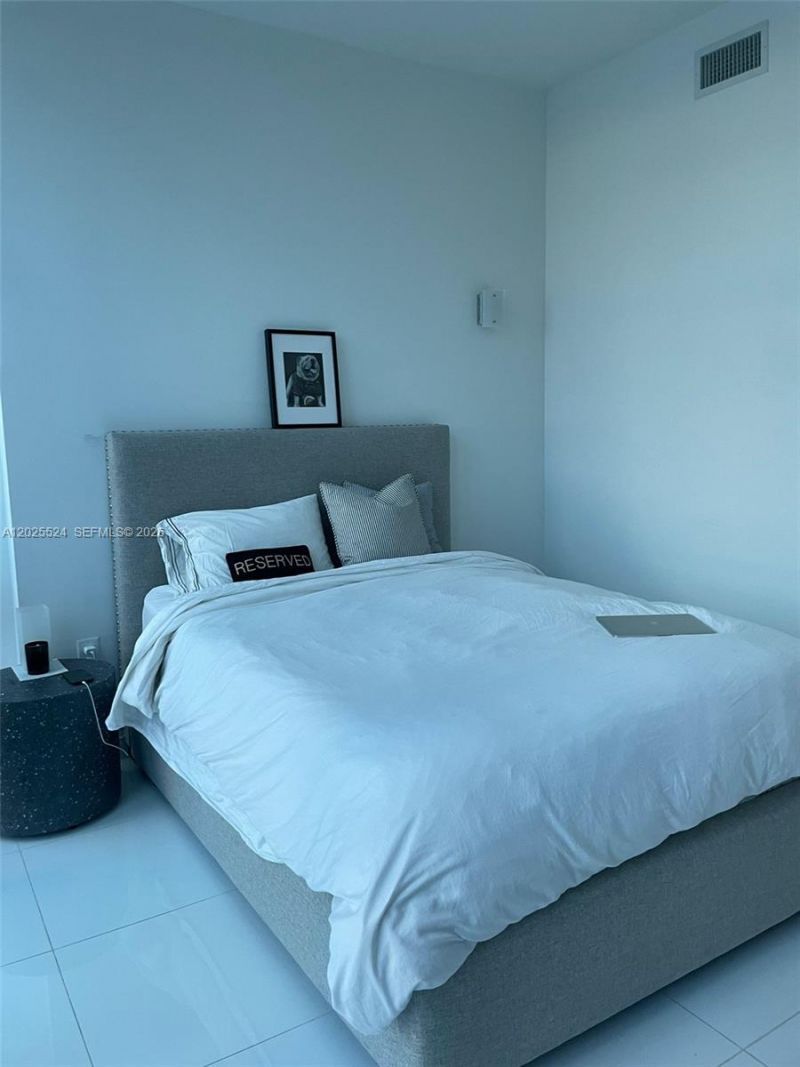851 NE 1st Ave , Unit 1808, Miami, FL 33132 Photo