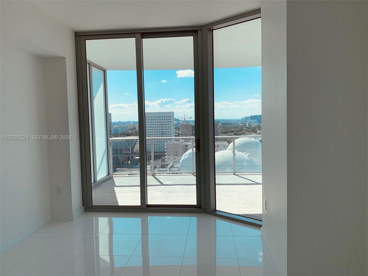 851 NE 1st Ave , Unit 1808, Miami, FL 33132 Photo