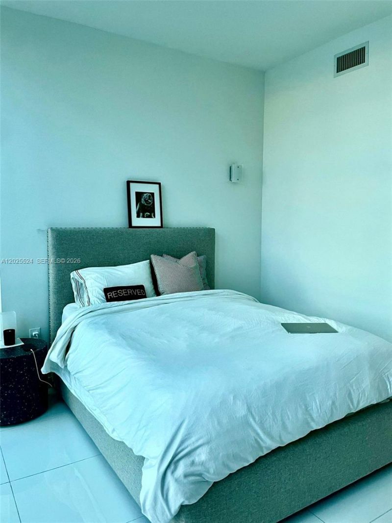 851 NE 1st Ave , Unit 1808, Miami, FL 33132 Photo